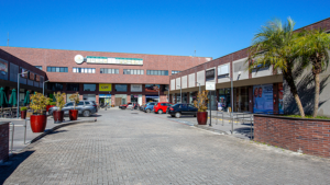 Strip Mall o que é e vantagens Neoville Center Mall Curitiba